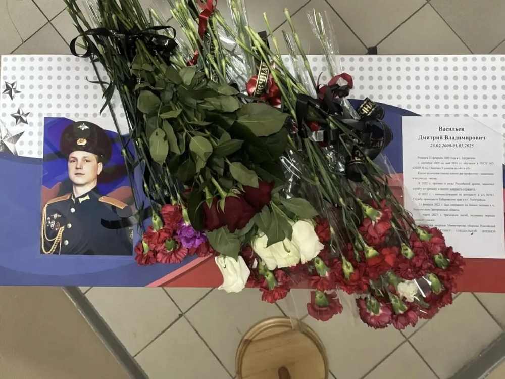 В астраханской школе-интернат появилась парта Героя