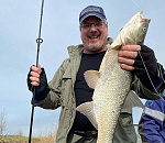 Известный телеведущий рыбачит в Астраханской области