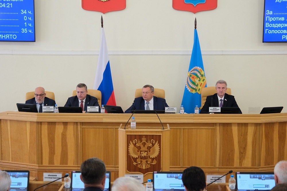 Игорь Мартынов провел пленарное заседание Думы Астраханской области