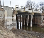 В Астраханской области закрыли опасный мост 