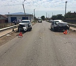 В Астрахани в лобовом столкновении Лады с Тойотой пострадали трое