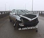 В Астрахани в ДТП на мосту сильно пострадал автомобиль