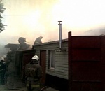 В Астрахани три человека чуть не сгорели в дачном домике