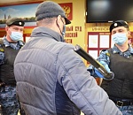 Астраханцы пытались пронести в здания судов электрошокеры и травматы