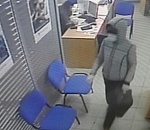 В Астрахани задержали загадочную расхитительницу банков в маске