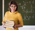 Астраханцы назвали достойную зарплату для учителей 