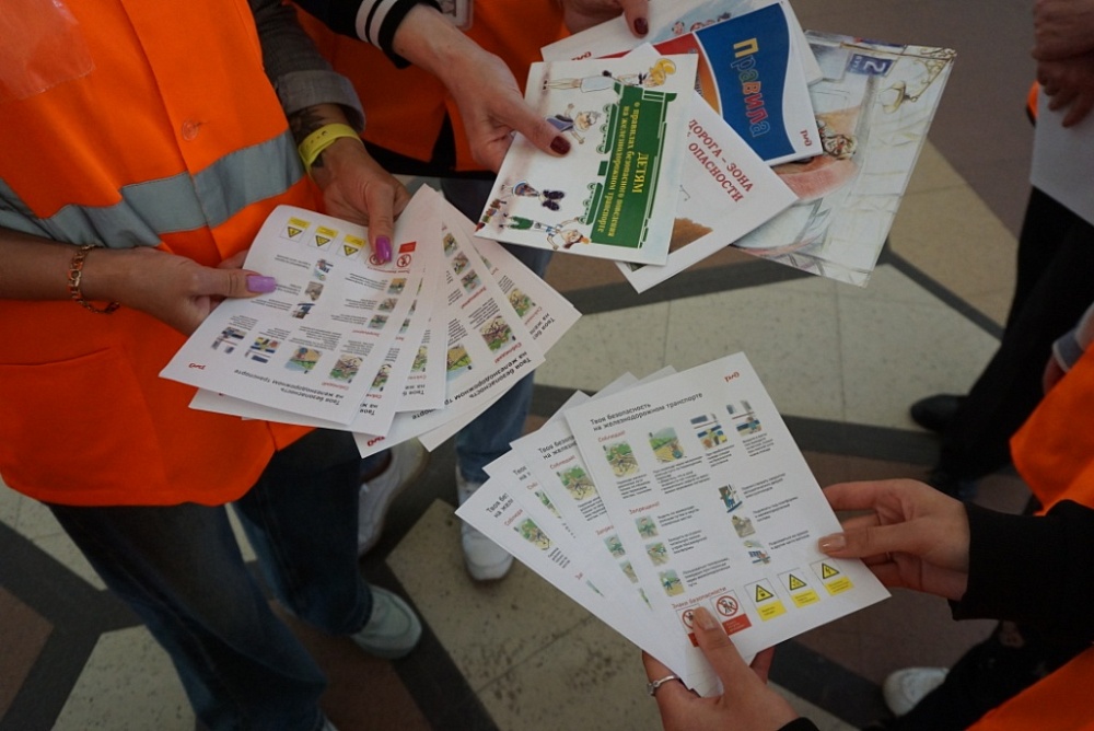 Перед началом летних каникул школьникам напомнили о правилах безопасности вблизи железной дороги