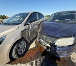 Двух девочек увезли в больницу после столкновения авто на астраханской трассе