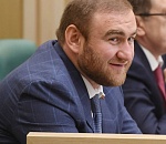 Отца и сына Арашуковых, родственников гендиректора «Газпром межрегионгаз Астрахань», обвиняют в убийствах и хищении 30 млрд рублей