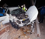 Ночью в Астрахани автомобиль протаранил мусорные контейнеры и опору ЛЭП: водитель скончался