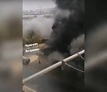 Мощный пожар на Звездной в Астрахани уничтожил 8 гаражей: видео