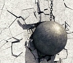 В Астрахани по требованию прокуратуры снесли аварийное здание