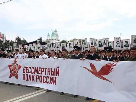 Более 60 тысяч астраханцев пришли на площадь Ленина отпраздновать День Победы