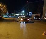 На севере Астраханской области женщина из-за отсутствия тротуара попала под машину и получила серьезные травмы