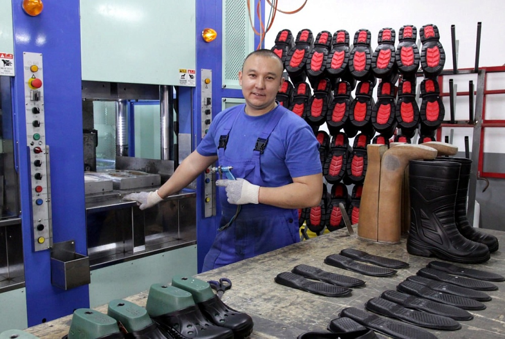 Астраханский завод резиновой обуви открывает новые цеха 