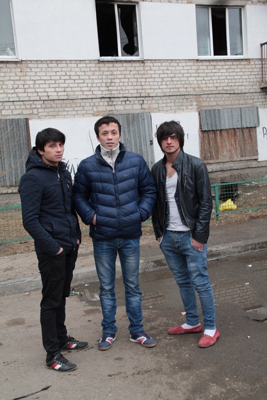 В Астрахани трое парней спасли из огня мать и двоих детей