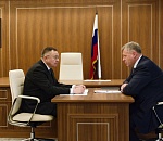 Астраханский губернатор обсудил с главой минстроя РФ важные для региона проекты