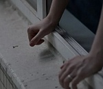 В Астрахани женщина выпала из окна девятого этажа