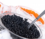 На астраханской границе в багажнике авто обнаружили 16 кг черной икры