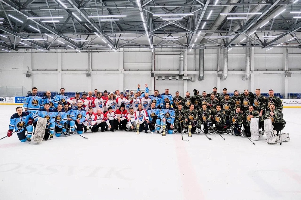 Астраханский губернатор взял в руки клюшку