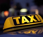 Астраханец расплатился с таксистом украденными у нее же деньгами