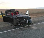 Под Астраханью иномарка врезалась в грузовик: пассажирка погибла