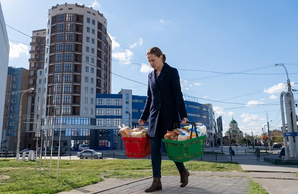 Медианные доходы астраханцев застряли на отметке в две корзины
