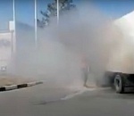 Очевидец снял на видео пожар на автозаправке в Астрахани