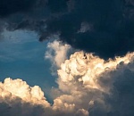 Переменная облачность, возможна гроза: какую погоду обещают астраханцам завтра