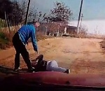 Астраханец устроил расправу над женщиной, кормившей собак