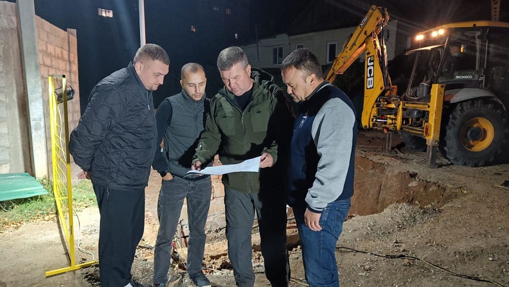 Заместители главы Астрахани провели ночь на объектах водопровода