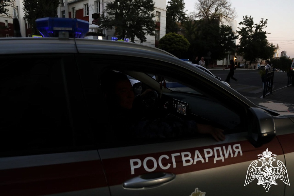 Астраханские росгвардейцы задержали мужчину, ранившего охранника ночного клуба