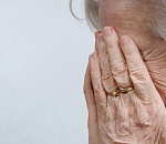 Жизнь ничему не учит: астраханскую пенсионерку развели на целое состояние