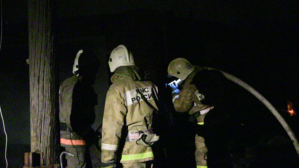 В Астрахани произошел крупный пожар: сгорел двухэтажный дом