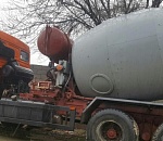На астраханской трассе опрокинулся бетоносмеситель