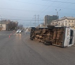 Опубликованы кадры аварии в Астрахани, в которой женщина перевернула маршрутку