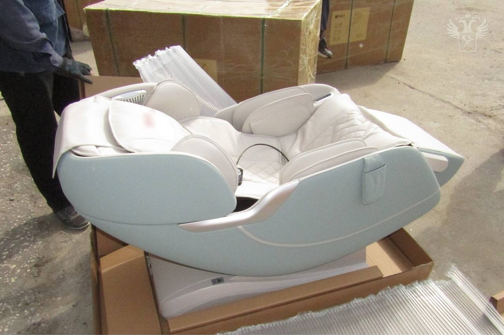 Астраханские таможенники передали на нужды СВО 60 массажных кресел