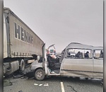 Под Астраханью легковушка врезалась в КамАЗ: три человека погибли