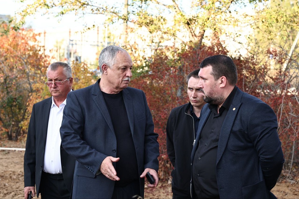 В Наримановском районе устраняют водную аварию и завершают работы к отопительному сезону