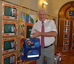 Министры Астраханской области собирают первоклашек в школу