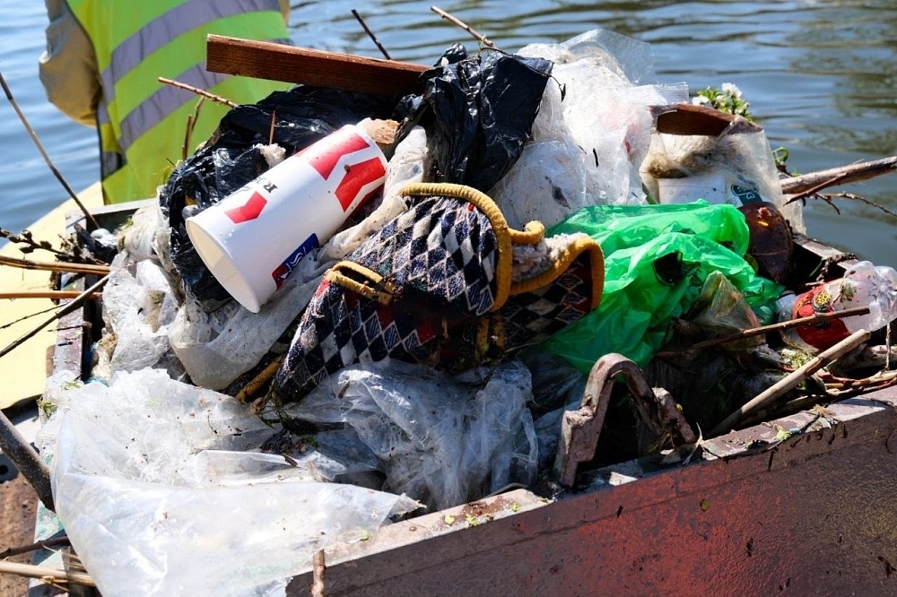 Астраханское озеро готовят к наплыву отдыхающих