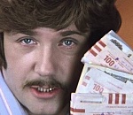 Астраханцы выманивали деньги у директора караоке-клуба, но попались с поличным