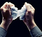 Астраханец порвал в клочья материалы уголовного дела