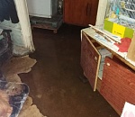 В Астрахани после дождя затопило квартиру