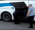 Пассажиры рейсового автобуса ехали в Астрахань в багажнике. Видео