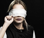 Астраханка, убившая на глазах у подруги мужа, попросила скрыть правду