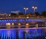 В Астрахани вандалы сломали ограждение моста у сквера Гейдара Алиева