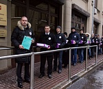 Родители продолжают бороться за возможность «шлепать» своих детей