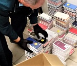 Астраханские таможенники выявили крупную партию контрафактных аксессуаров Apple