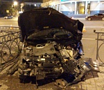 Трое пострадавших: подробности жесткой тройной аварии в центре Астрахани, в которой раздербанило машину